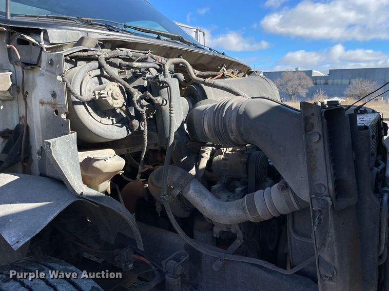 image for item LJ9543 2004 Ford F650 Super Duty XL  flatbed truck