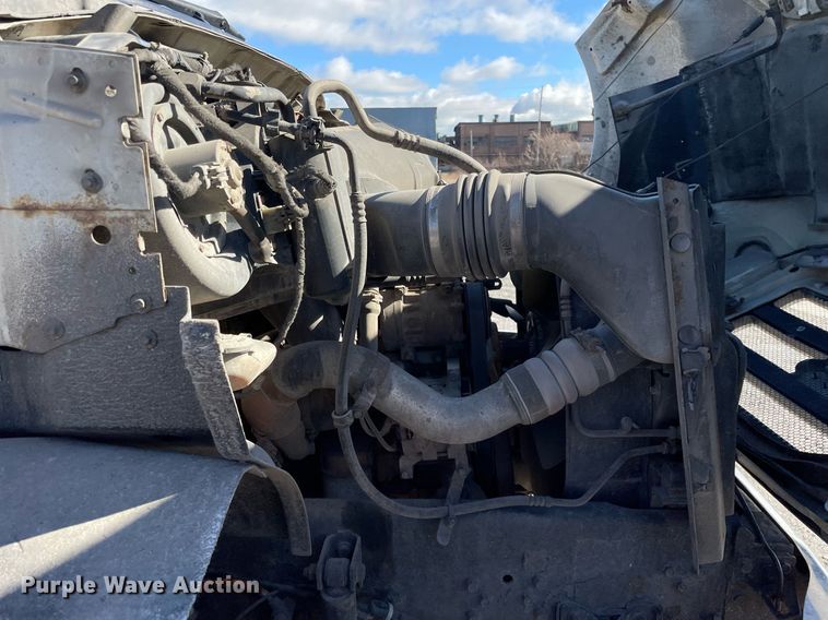 image for item LJ9543 2004 Ford F650 Super Duty XL  flatbed truck