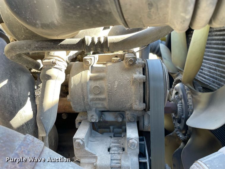 image for item LJ9543 2004 Ford F650 Super Duty XL  flatbed truck