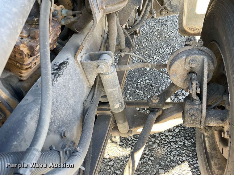 image for item LJ9543 2004 Ford F650 Super Duty XL  flatbed truck