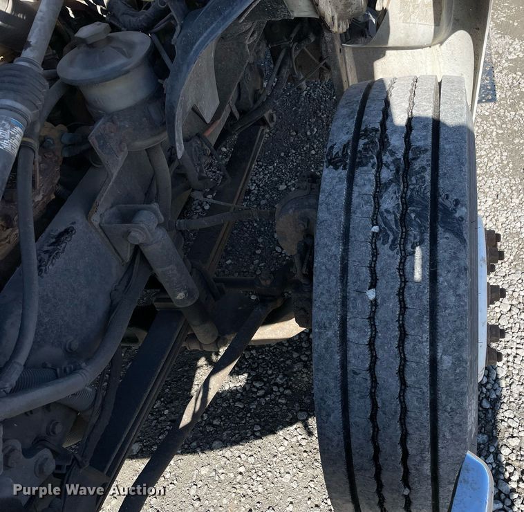 image for item LJ9543 2004 Ford F650 Super Duty XL  flatbed truck