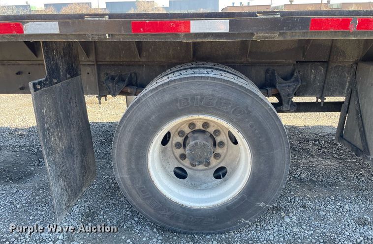 image for item LJ9543 2004 Ford F650 Super Duty XL  flatbed truck