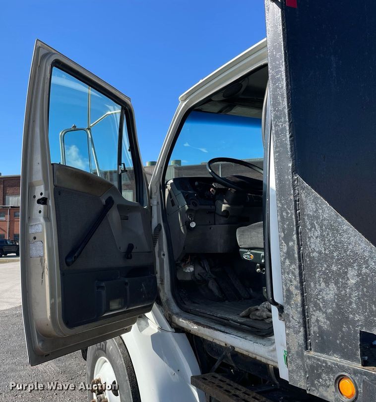 image for item LJ9545 2000 Sterling L7500  flatbed truck