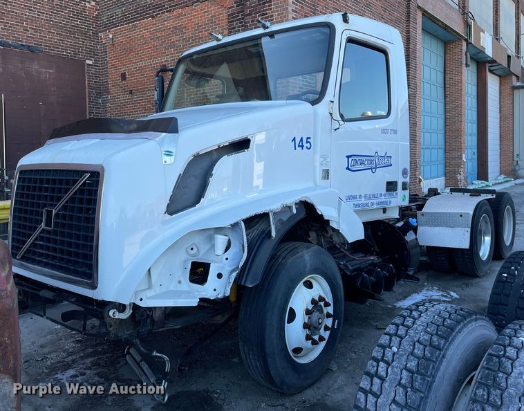 image for item LJ9547 2017 Volvo VNL  semi truck