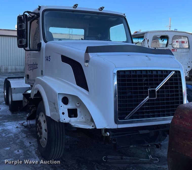 image for item LJ9547 2017 Volvo VNL  semi truck