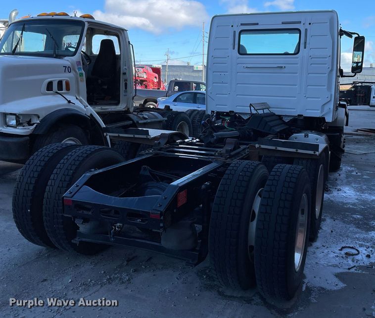 image for item LJ9547 2017 Volvo VNL  semi truck