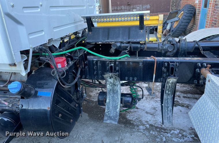 image for item LJ9547 2017 Volvo VNL  semi truck