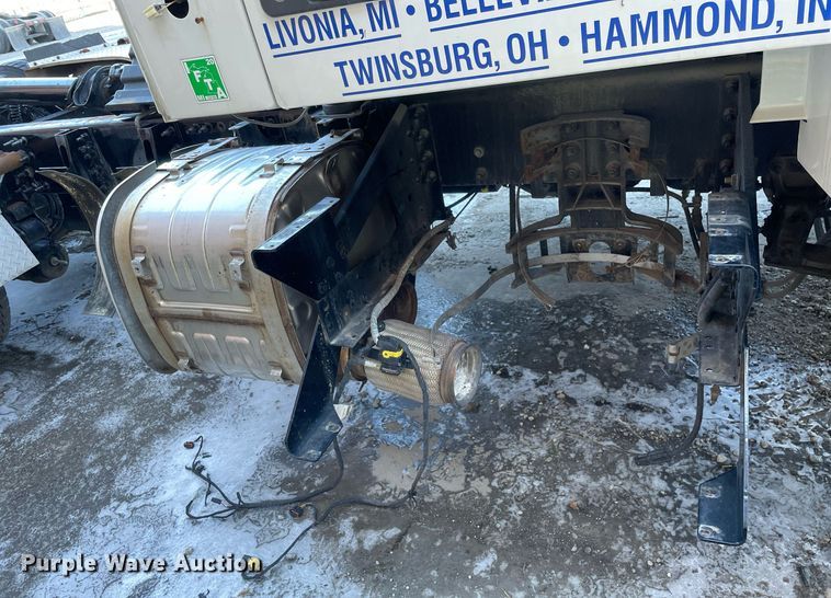 image for item LJ9547 2017 Volvo VNL  semi truck