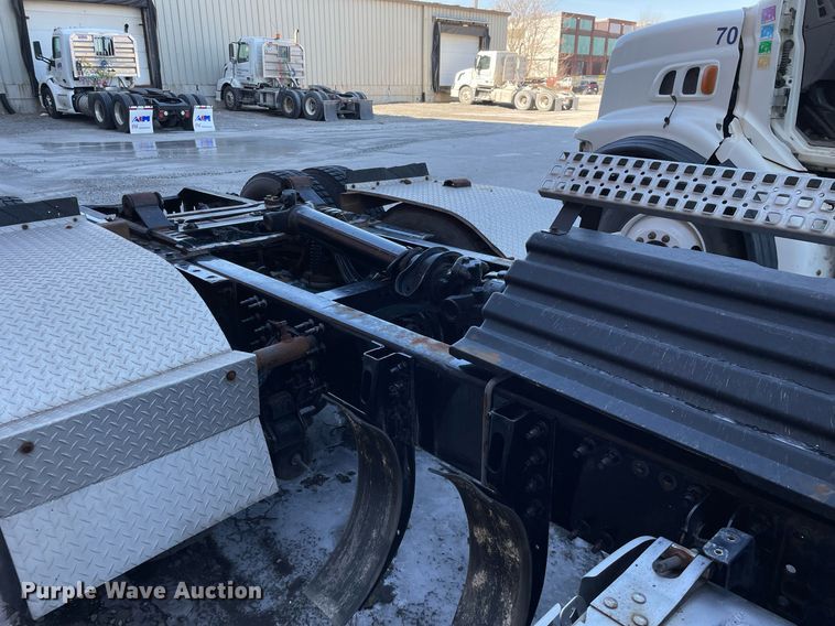 image for item LJ9547 2017 Volvo VNL  semi truck