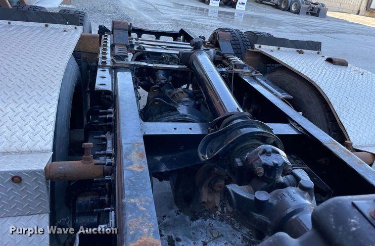 image for item LJ9547 2017 Volvo VNL  semi truck