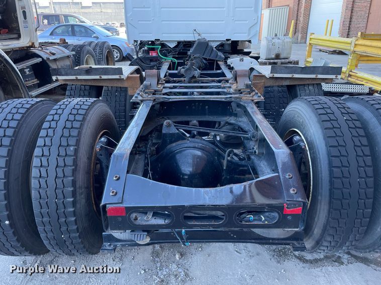 image for item LJ9547 2017 Volvo VNL  semi truck