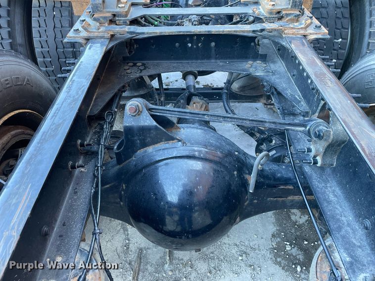 image for item LJ9547 2017 Volvo VNL  semi truck