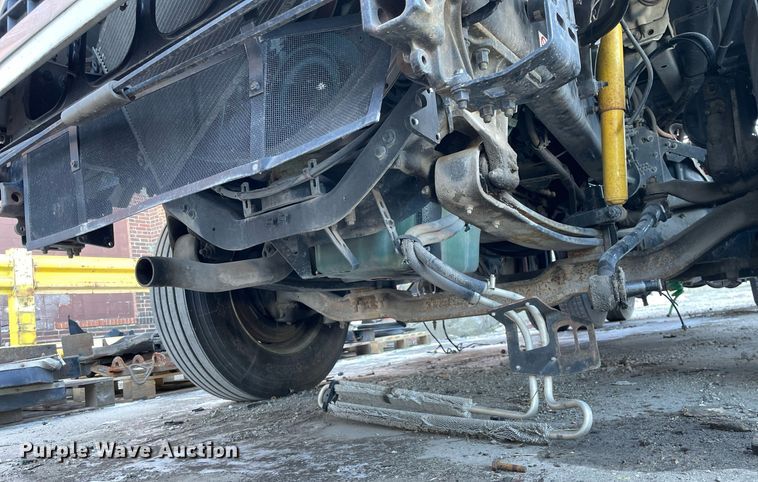 image for item LJ9547 2017 Volvo VNL  semi truck