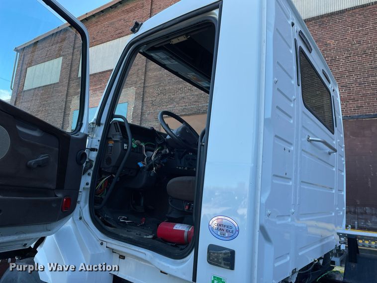 image for item LJ9547 2017 Volvo VNL  semi truck