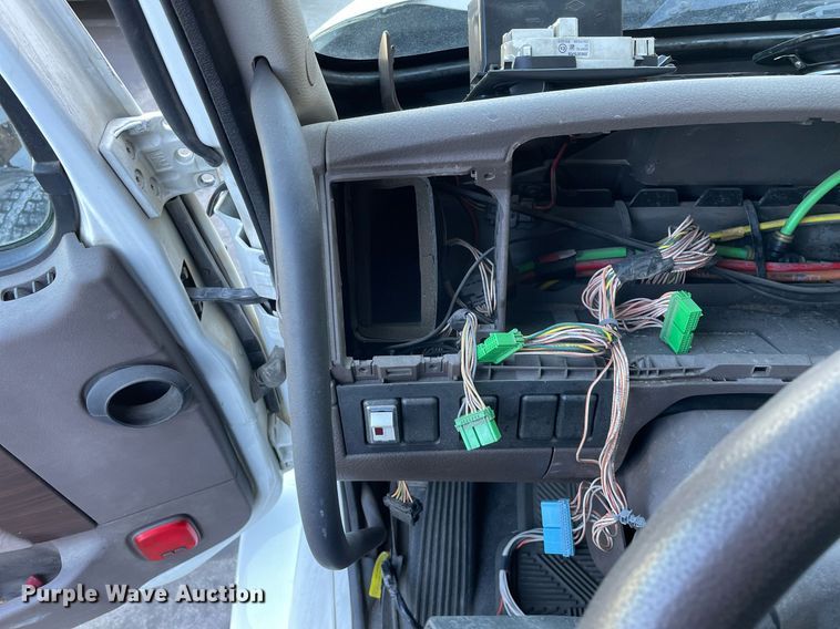 image for item LJ9547 2017 Volvo VNL  semi truck