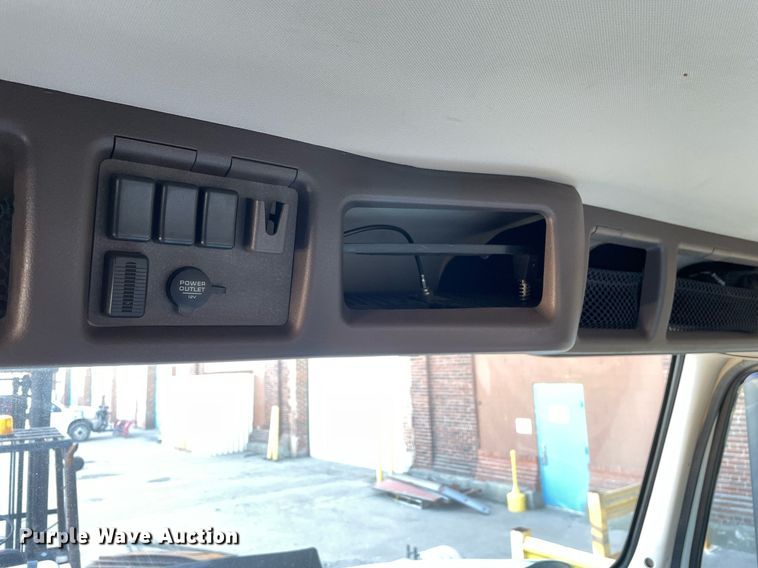 image for item LJ9547 2017 Volvo VNL  semi truck