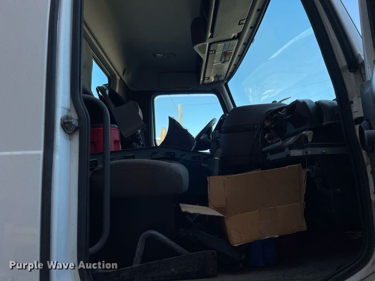 image for item LJ9547 2017 Volvo VNL  semi truck