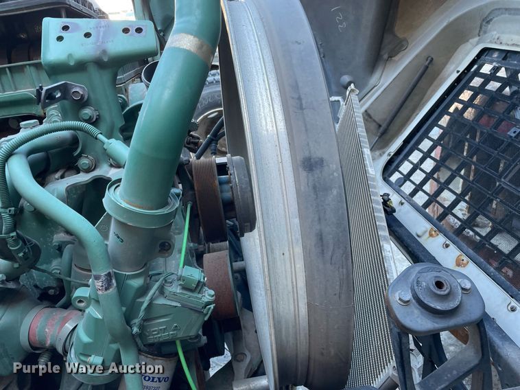 image for item LJ9547 2017 Volvo VNL  semi truck