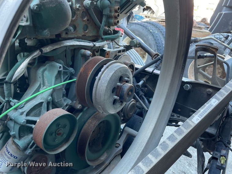 image for item LJ9547 2017 Volvo VNL  semi truck