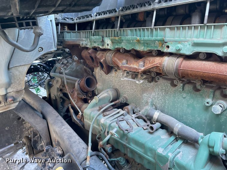 image for item LJ9547 2017 Volvo VNL  semi truck