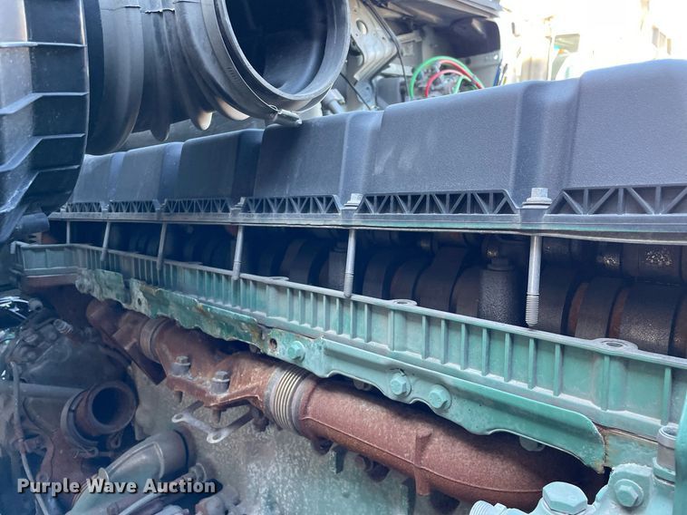 image for item LJ9547 2017 Volvo VNL  semi truck