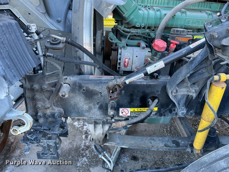 image for item LJ9547 2017 Volvo VNL  semi truck