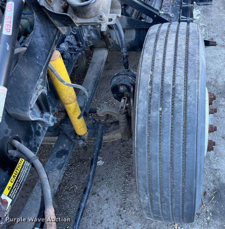 image for item LJ9547 2017 Volvo VNL  semi truck