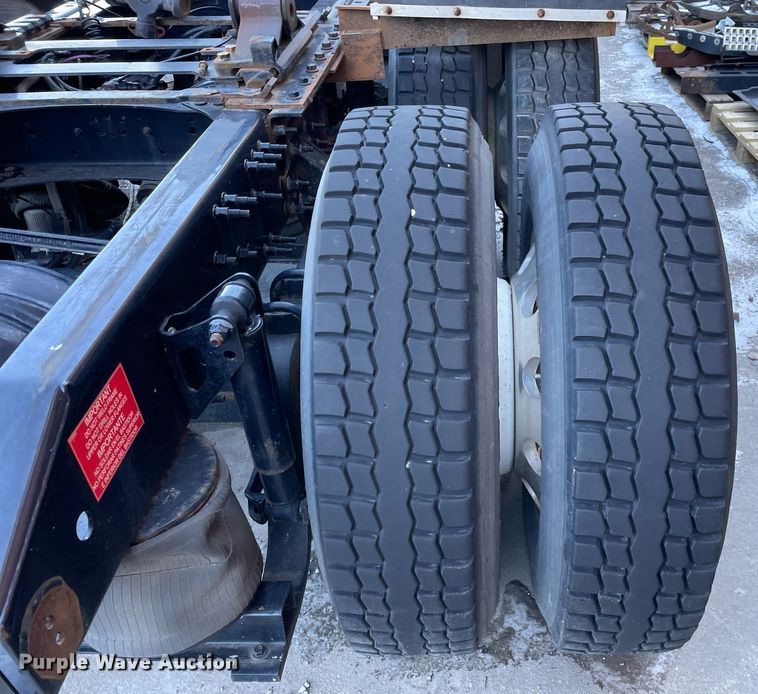 image for item LJ9547 2017 Volvo VNL  semi truck