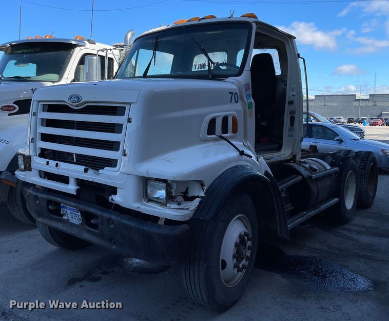 image for item LJ9548 1997 Ford LTA9000  semi truck