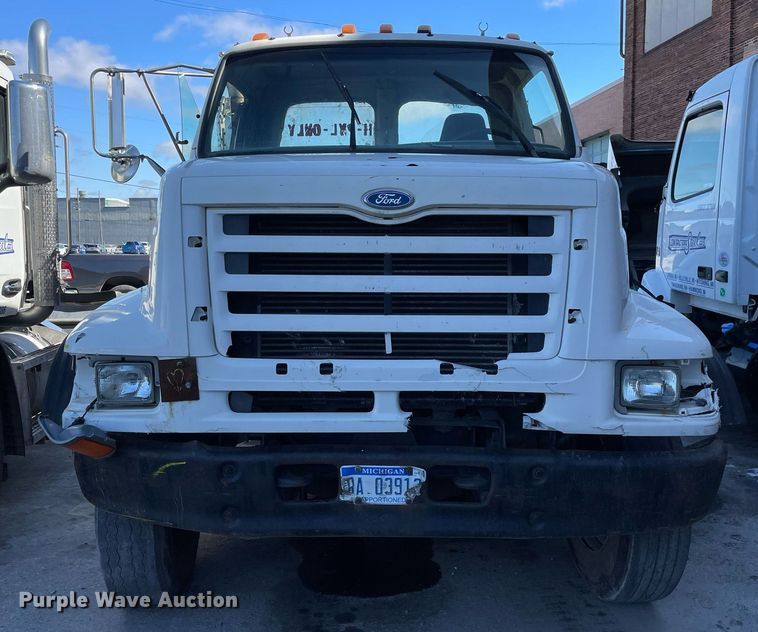 image for item LJ9548 1997 Ford LTA9000  semi truck