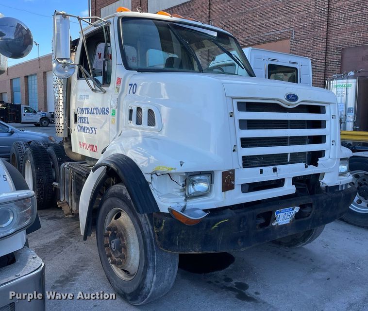 image for item LJ9548 1997 Ford LTA9000  semi truck