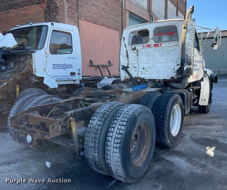 image for item LJ9548 1997 Ford LTA9000  semi truck