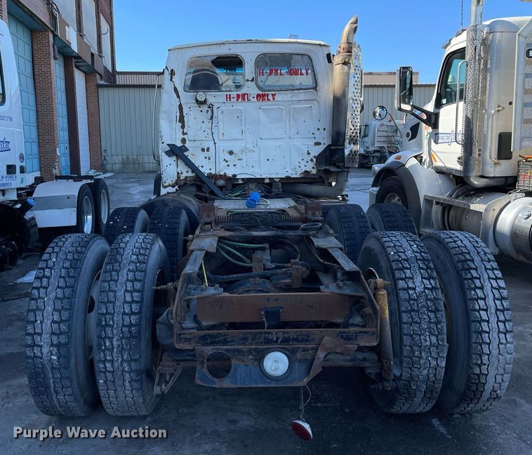 image for item LJ9548 1997 Ford LTA9000  semi truck