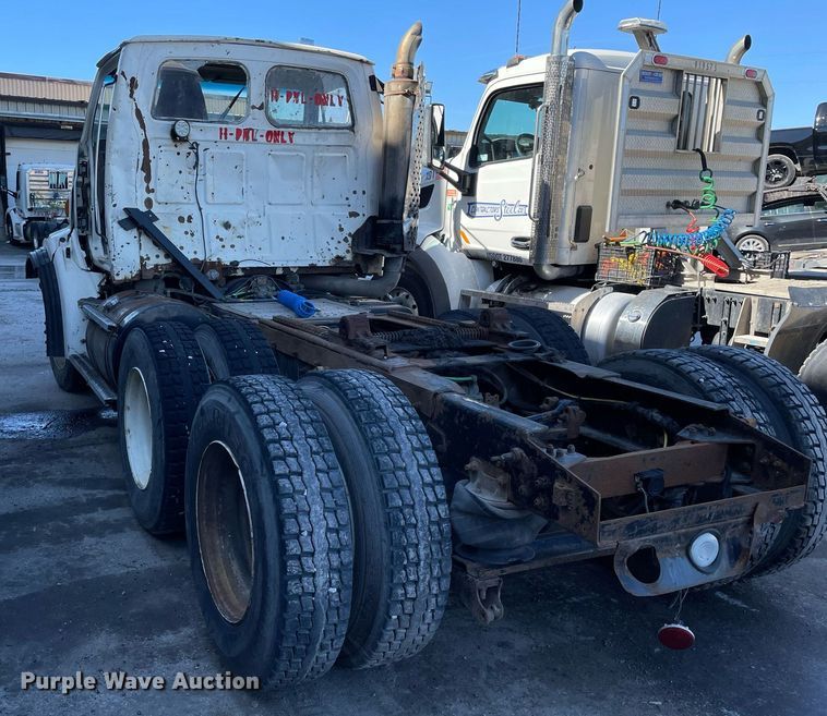 image for item LJ9548 1997 Ford LTA9000  semi truck