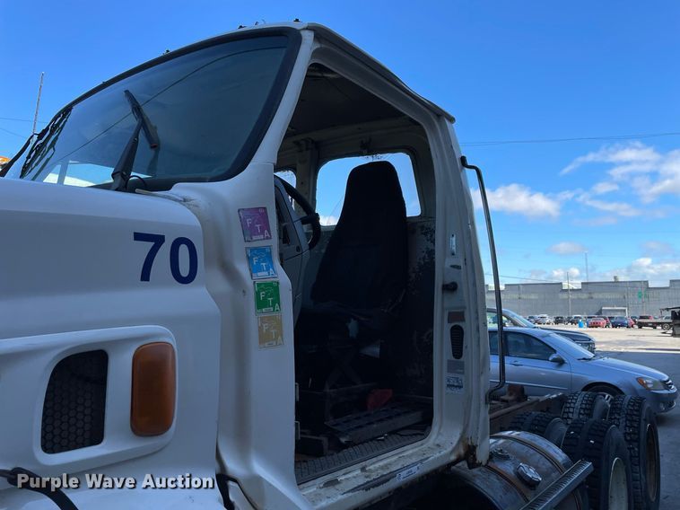 image for item LJ9548 1997 Ford LTA9000  semi truck