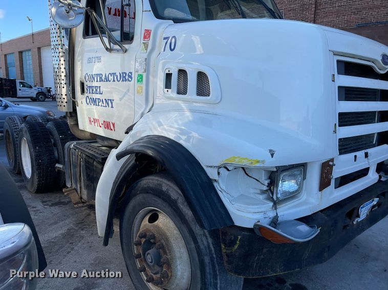 image for item LJ9548 1997 Ford LTA9000  semi truck