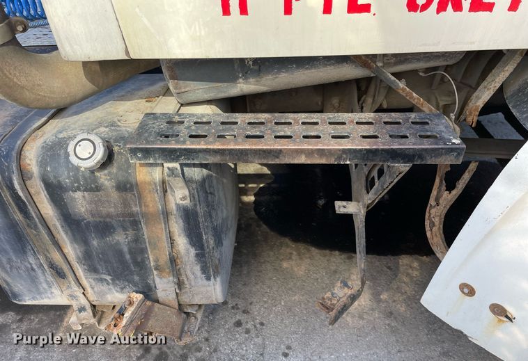 image for item LJ9548 1997 Ford LTA9000  semi truck