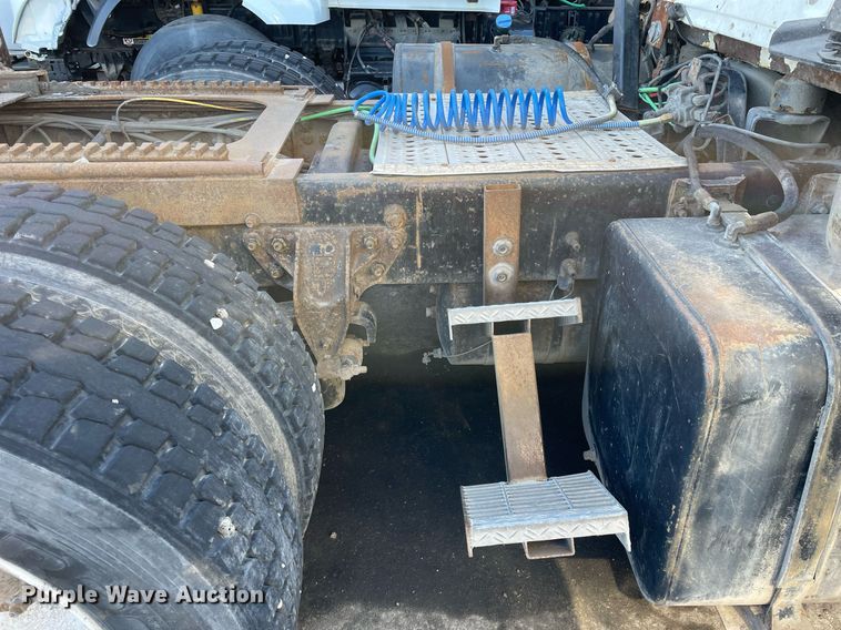 image for item LJ9548 1997 Ford LTA9000  semi truck