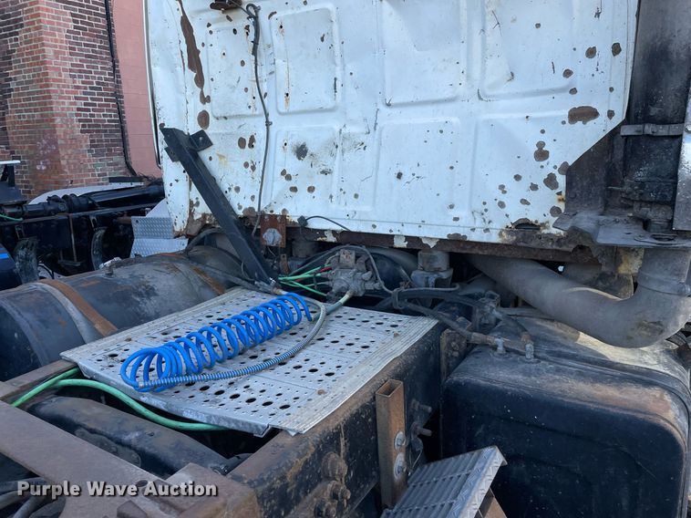 image for item LJ9548 1997 Ford LTA9000  semi truck