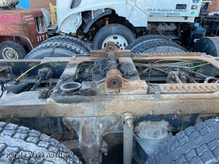 image for item LJ9548 1997 Ford LTA9000  semi truck