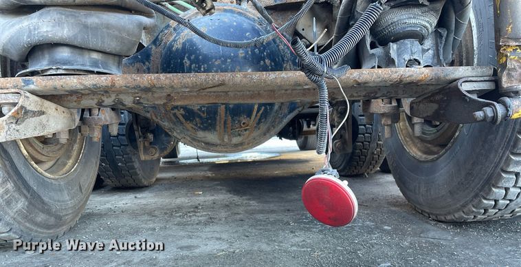 image for item LJ9548 1997 Ford LTA9000  semi truck