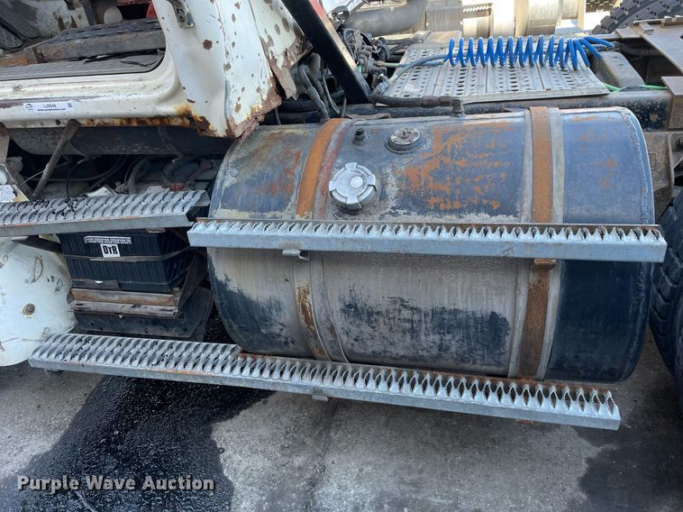 image for item LJ9548 1997 Ford LTA9000  semi truck