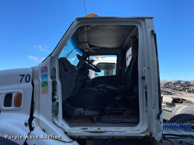 image for item LJ9548 1997 Ford LTA9000  semi truck