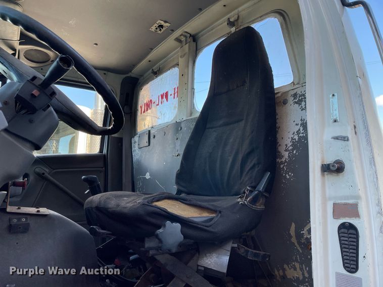 image for item LJ9548 1997 Ford LTA9000  semi truck