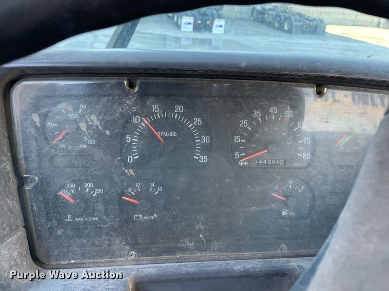 image for item LJ9548 1997 Ford LTA9000  semi truck