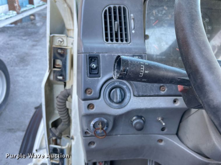 image for item LJ9548 1997 Ford LTA9000  semi truck