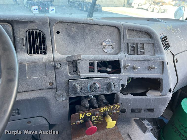 image for item LJ9548 1997 Ford LTA9000  semi truck