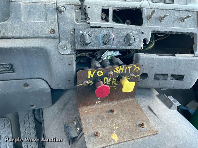 image for item LJ9548 1997 Ford LTA9000  semi truck