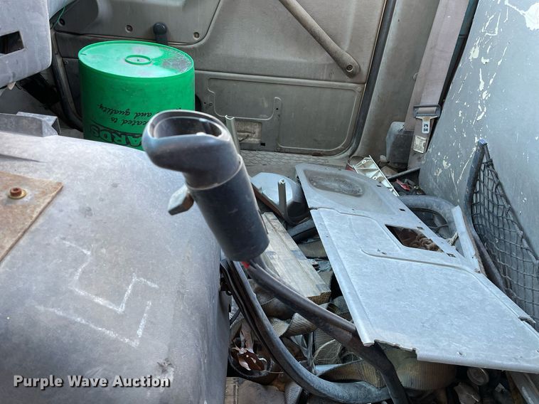 image for item LJ9548 1997 Ford LTA9000  semi truck