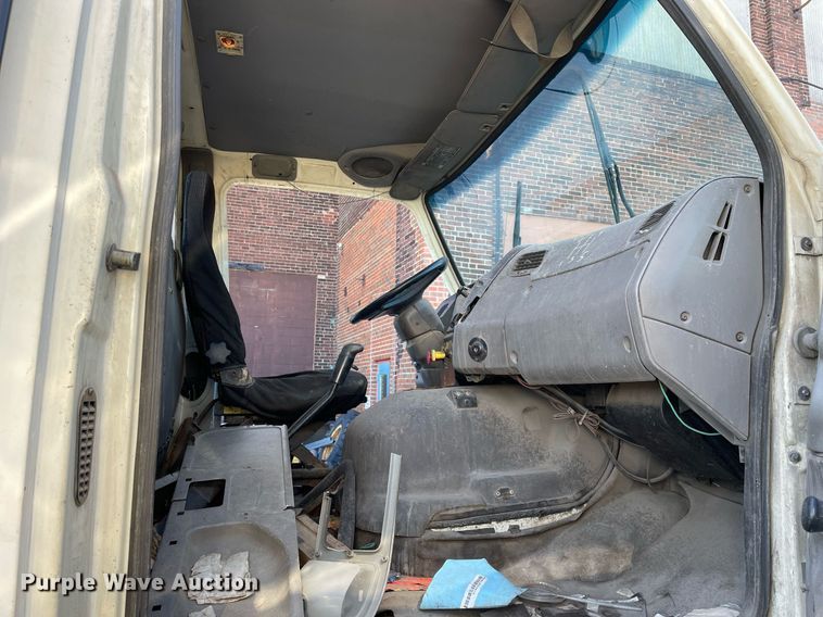 image for item LJ9548 1997 Ford LTA9000  semi truck